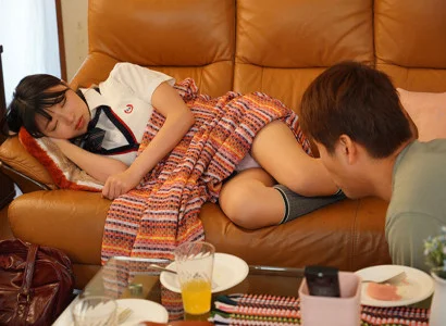 Gã đó chịch em gái mới lớn của người yêu