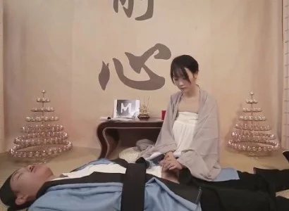 Nàng nữ tu nhìn thấy vị đạo sĩ bị thương