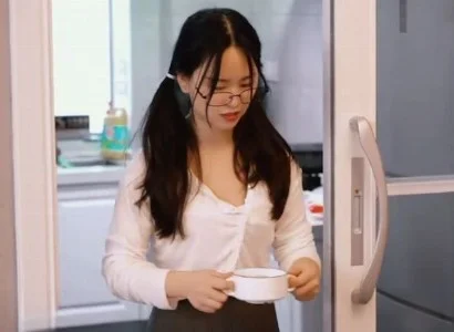 Gái gọi bị người phụ nữ đã ly hôn hút