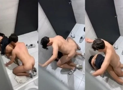 Cả hai người bị quay lén khi đang quan hệ trong WC
